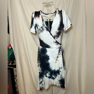 Gray & White Wrap Dress - Cation to the Wind - Cotton/Spandex - Size Small